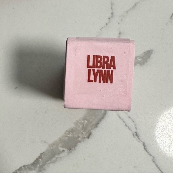 LIBRA LYNN BUNDLE✨ JEFFREE STAR COSMETICS
Velvet Trap Lipstick (TWO LIPSTICKS) - Picture 7 of 7